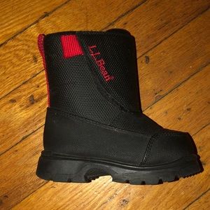 Toddler size 6 snow boots